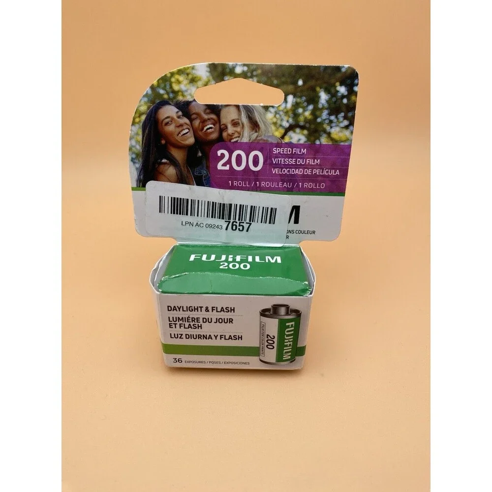 FUJIFILM 200 Color Negative Film (35mm Roll Film, 36 Exposures, 1 Roll)